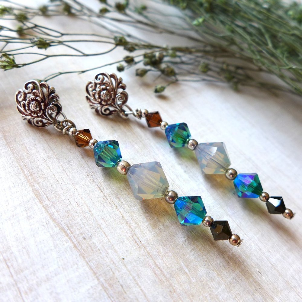 âď¸NEW Color shift Blue Brown Swarovski earrings